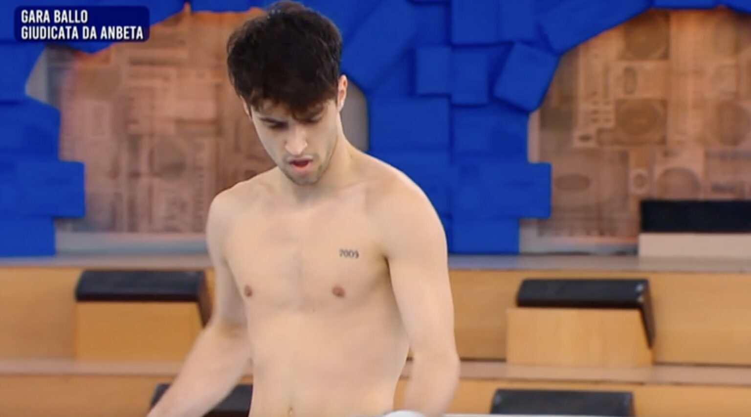 Gianmarco Petrelli Ad Amici 22 Balla Senza Maglietta BitchyX