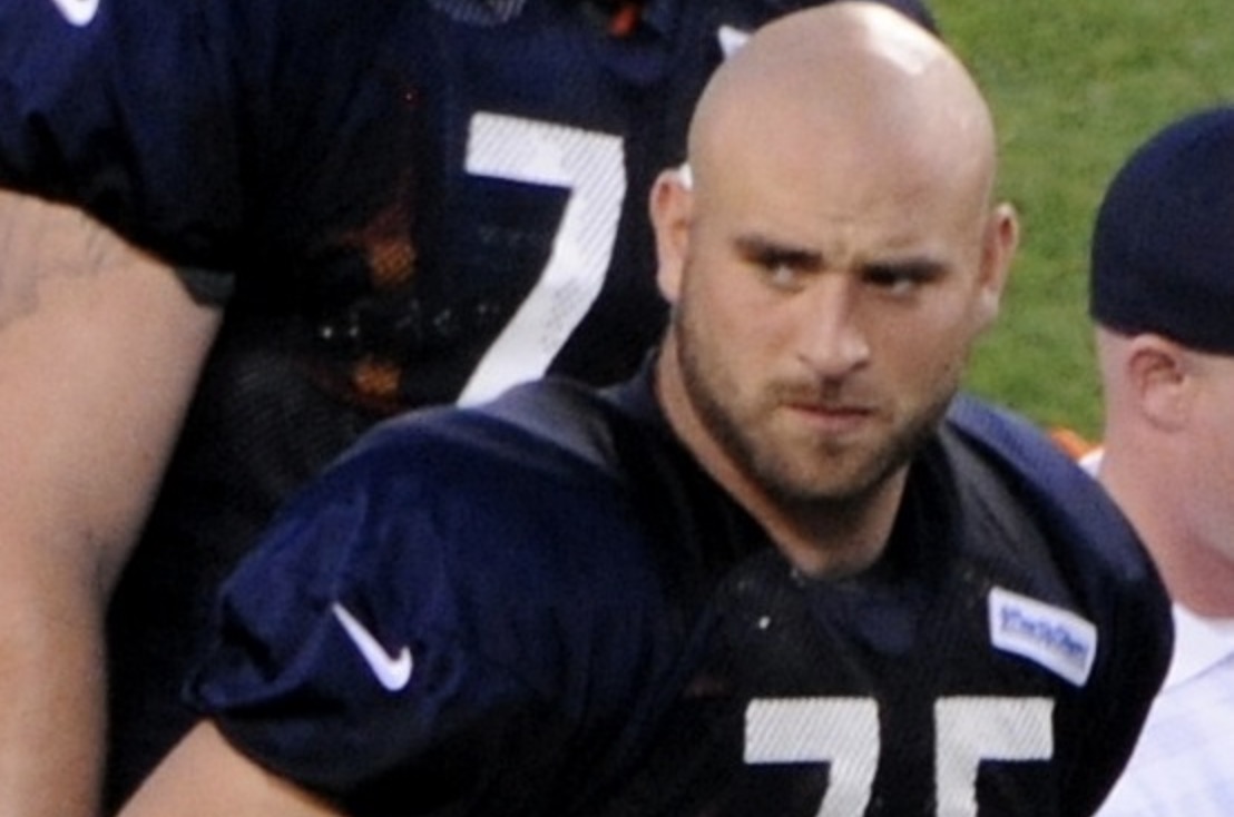 Kyle Long nudo, il giocatore di football mostra il pisello per sbaglio  durante una live - BitchyX