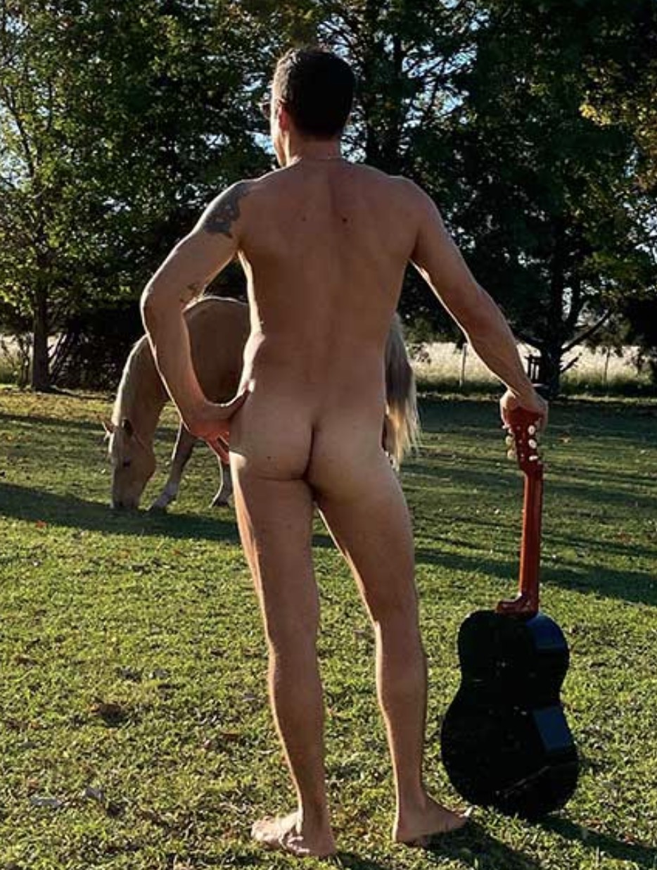 Mariano razo desnudo